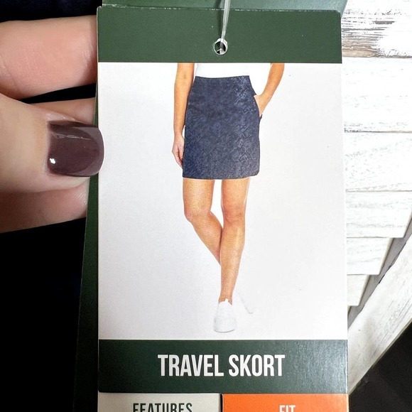 Orvis Women's L Travel Skort Shattered Glass Embossed Navy Built in Short NWT - Picture 3 of 12